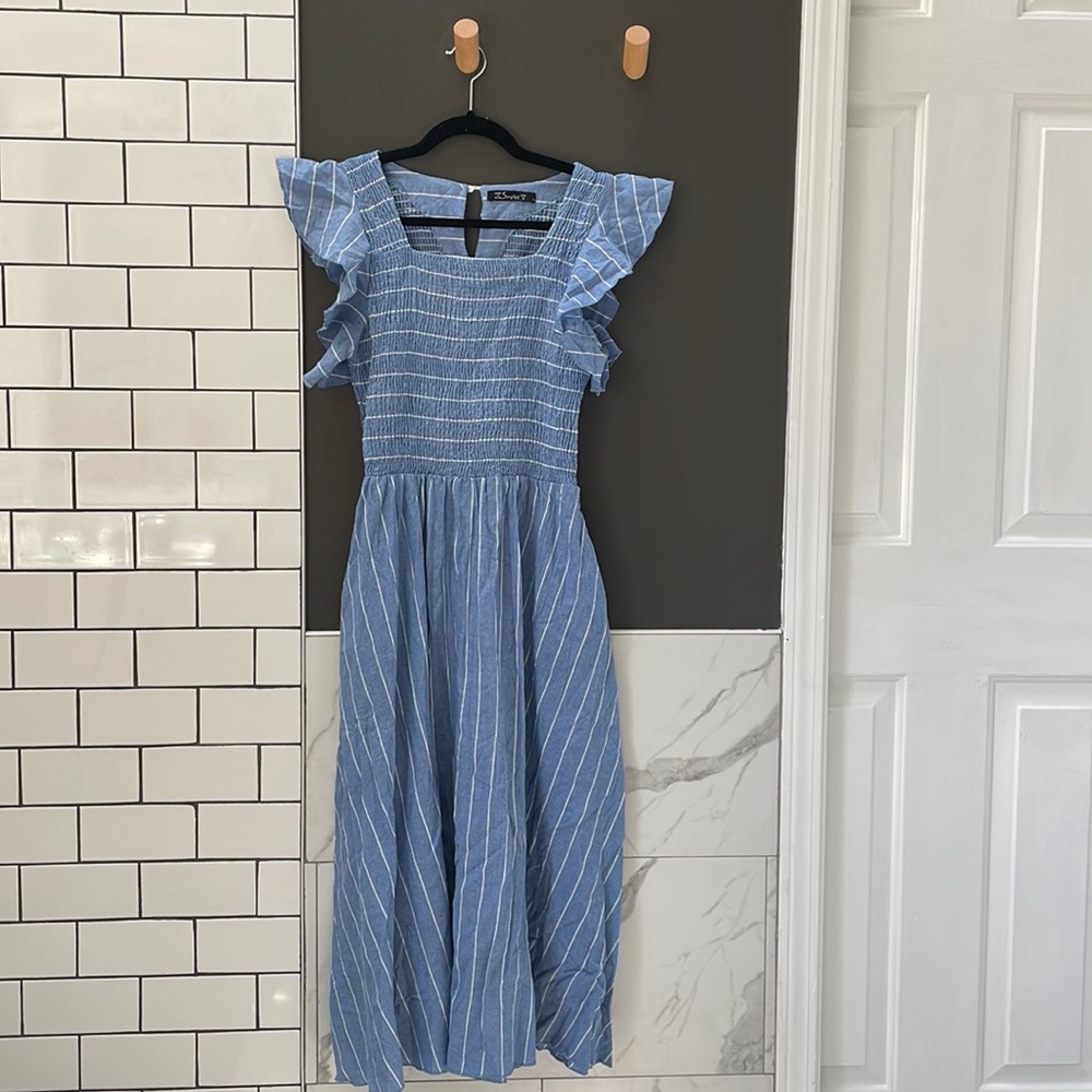 Midi Dress Smocked with Flutter Sleeve Size S